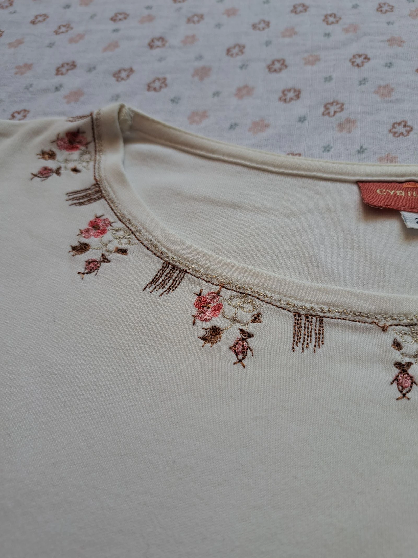 🌸 Camiseta MC con bordados Cyrillus - Talla 38 - Muy buen estado – photo 2